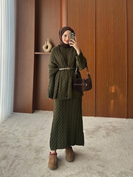 طقم صوف مجدل مع سكارف