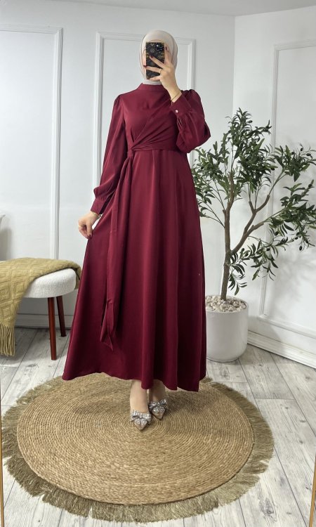 فستان مع ربطه جانبية