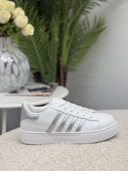 بوت Adidas