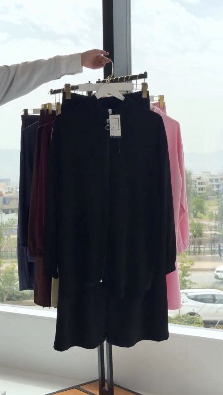 أسود