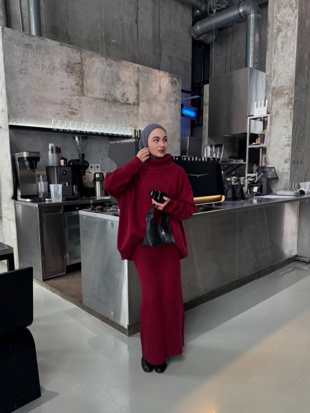 طقم تنورة صوف مع قبه