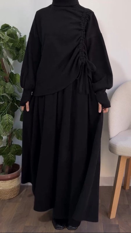 طقم تنورة زمة جانبية