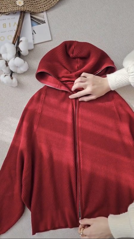 بلوزة صوف طاقية