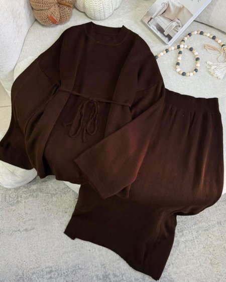 طقم تنورة صوف مع ربطة